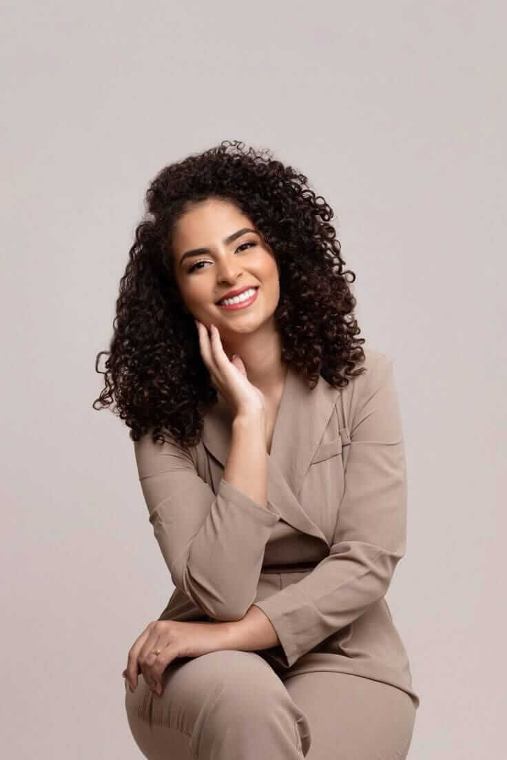  Linda F, Marketing Consultantowner, praising MHStore.io digital services.